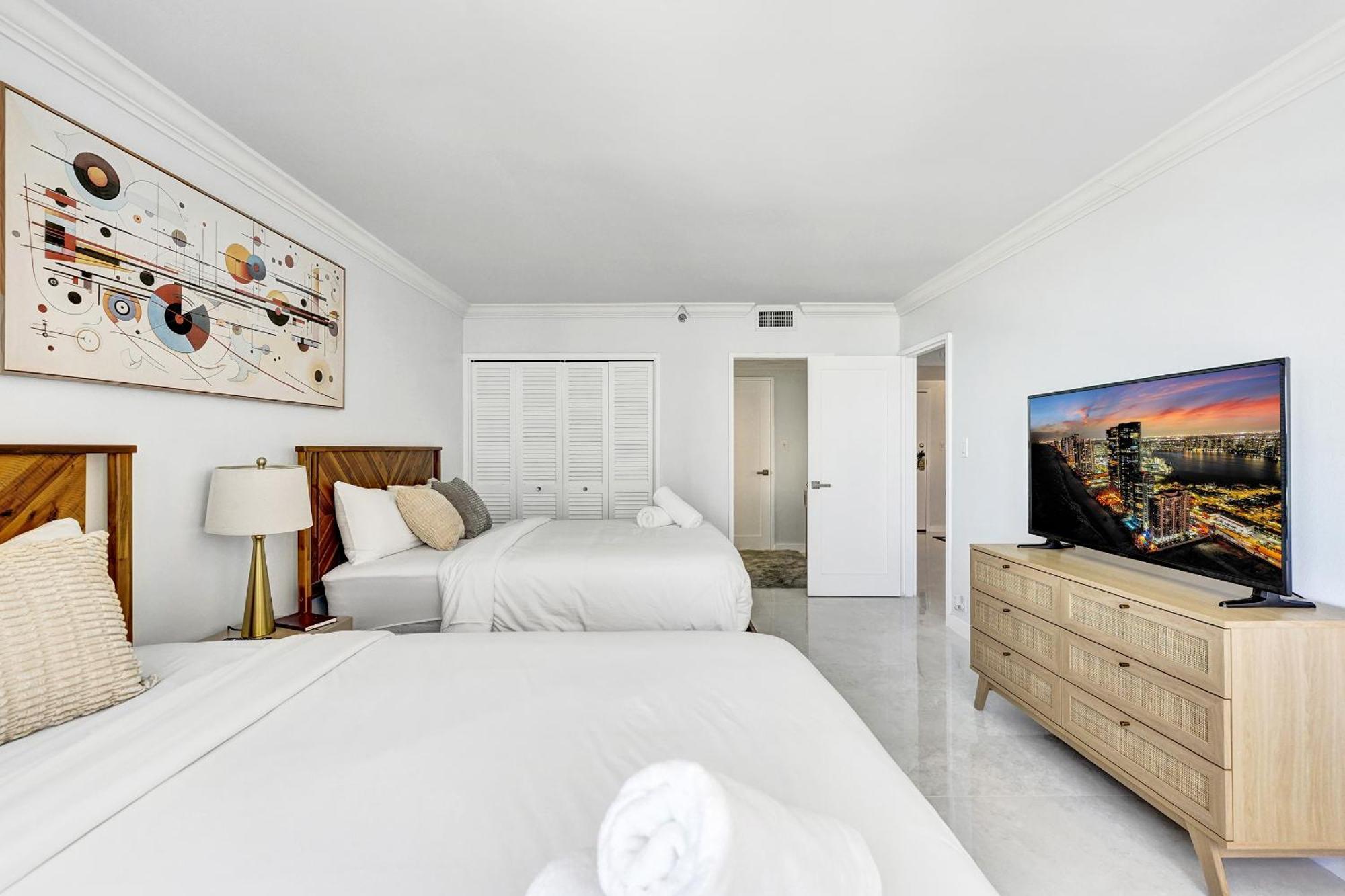 Cozy 2 Bdr With Service 1108